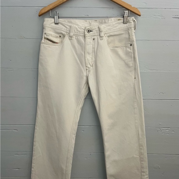 Diesel Safado Wash 0811G Regular Slim Straight White Jeans 28x27, $279 MSRP - Picture 2 of 16